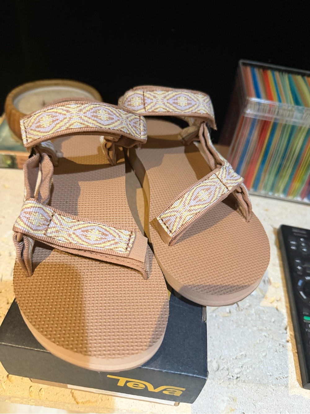 🔥🔥 Teva Women’s Tan Sandals size 6! 🔥🔥